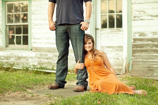 what to wear for engagement photos