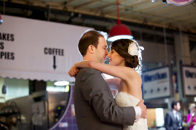 colorful & quirky philadelphia wedding | langdon photography on ohlovelyday.com