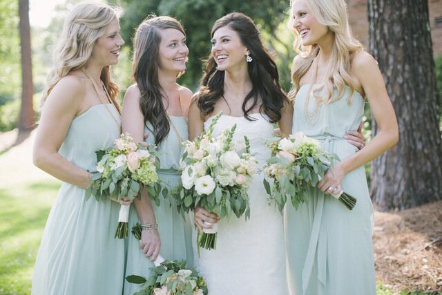 Classic Mint and Peach Wedding | photo by Leslie Hollingsworth | Oh Lovely Day