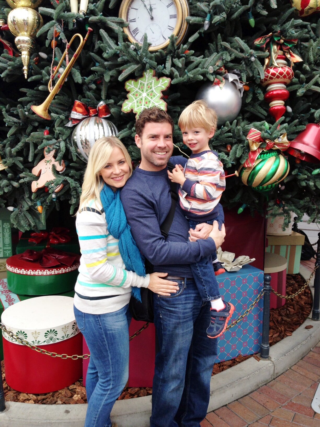 Ideas for Family Fun This Holiday Season | Chandra Fredrick of Oh Lovely Day on Momtastic