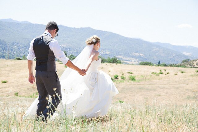 Rustic Oregon Wedding | Juliet Ashley Photography on Oh Lovely Day