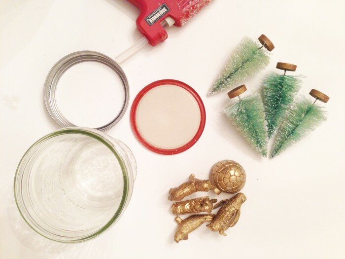 DIY modern mason jar snow globes | Oh Lovely Day