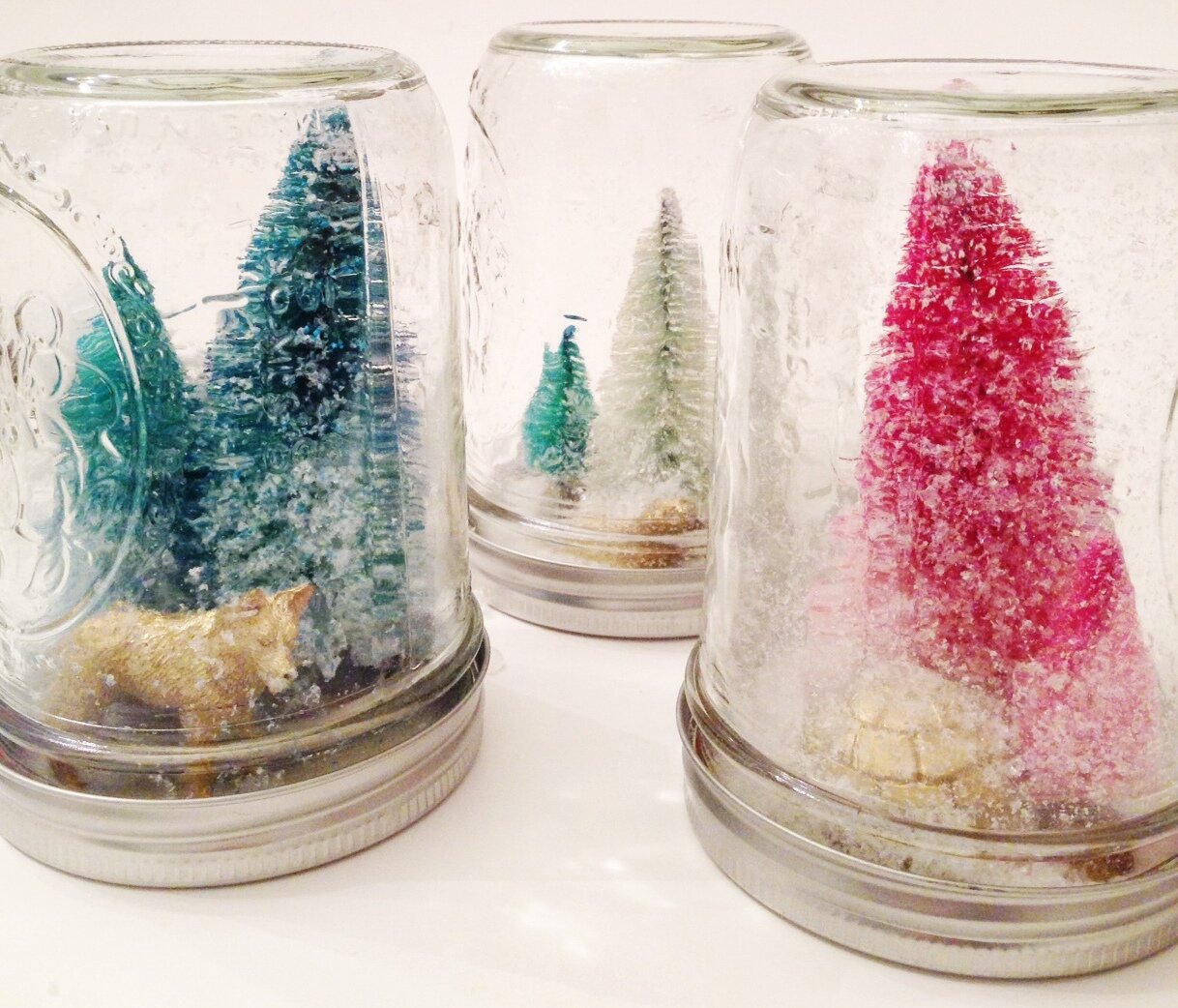 DIY modern mason jar snow globes | Oh Lovely Day