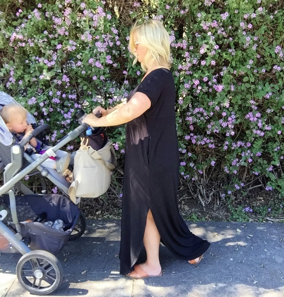 Creating a capsule wardrobe that is chic, comfortable, mom-friendly (bonus points for nursing-friendly pieces), affordable, and transitions well from season to season. A must pin for style ideas!