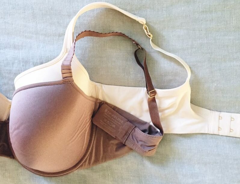 Creating a capsule wardrobe that is chic, comfortable, mom-friendly (bonus points for nursing-friendly pieces), affordable, and transitions well from season to season. A must pin for style ideas!